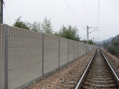輕質(zhì)水泥鐵路聲屏障